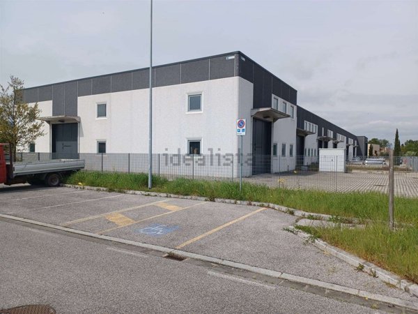 capannone in vendita a Pistoia