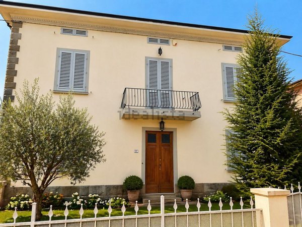 casa indipendente in vendita a Pistoia in zona Bottegone