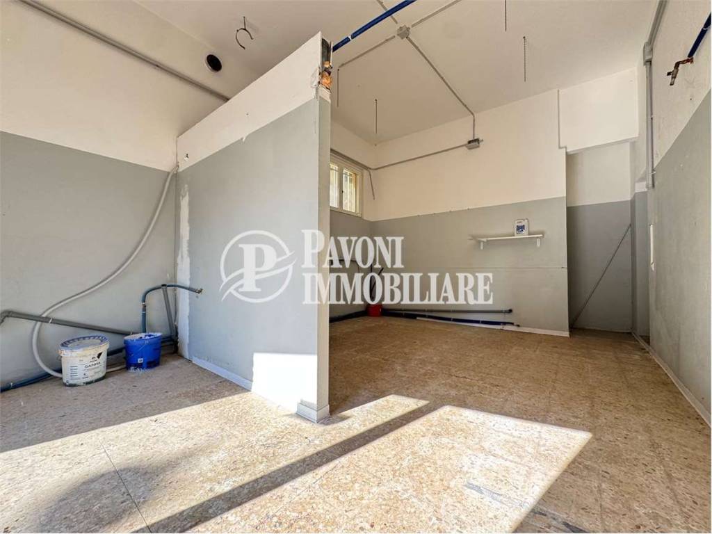 negozio in vendita a Pistoia in zona Stadio