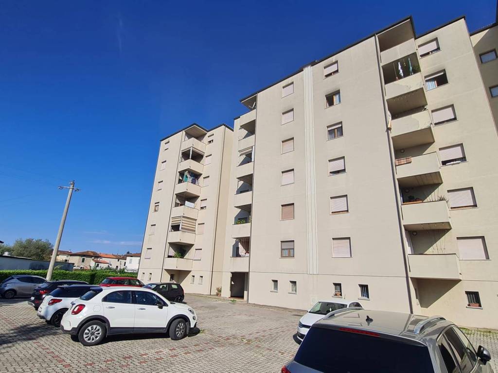 appartamento in vendita a Pistoia in zona Bottegone