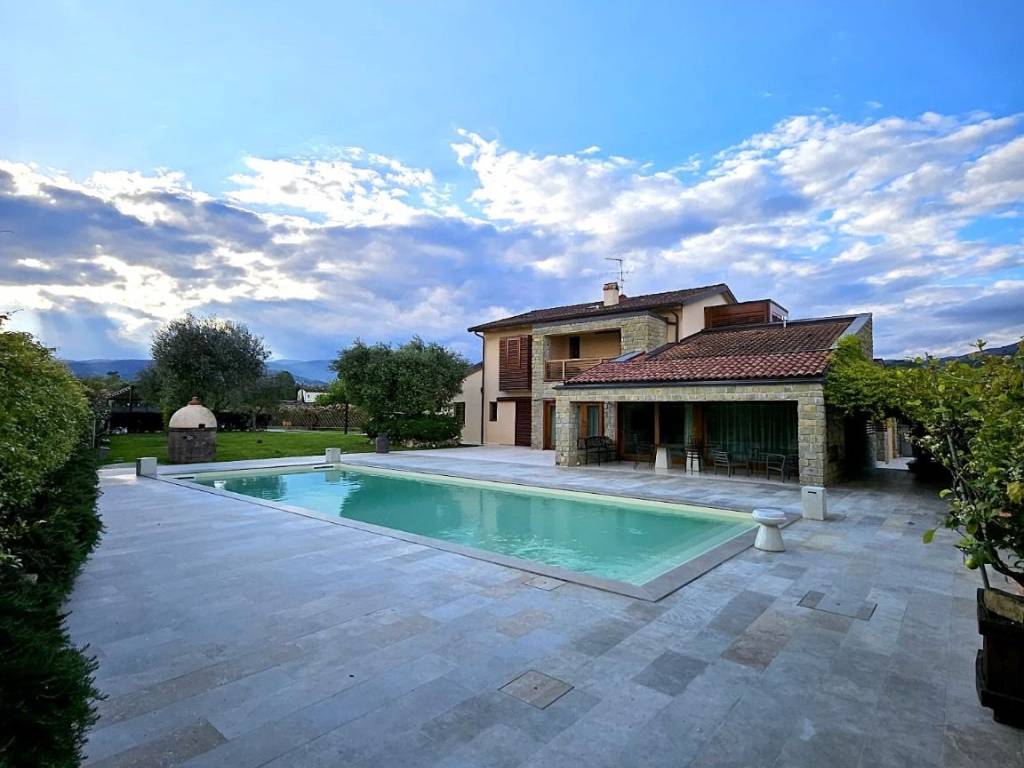 casa indipendente in vendita a Pistoia