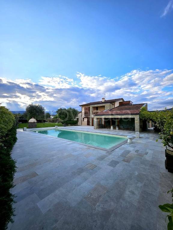 casa indipendente in vendita a Pistoia