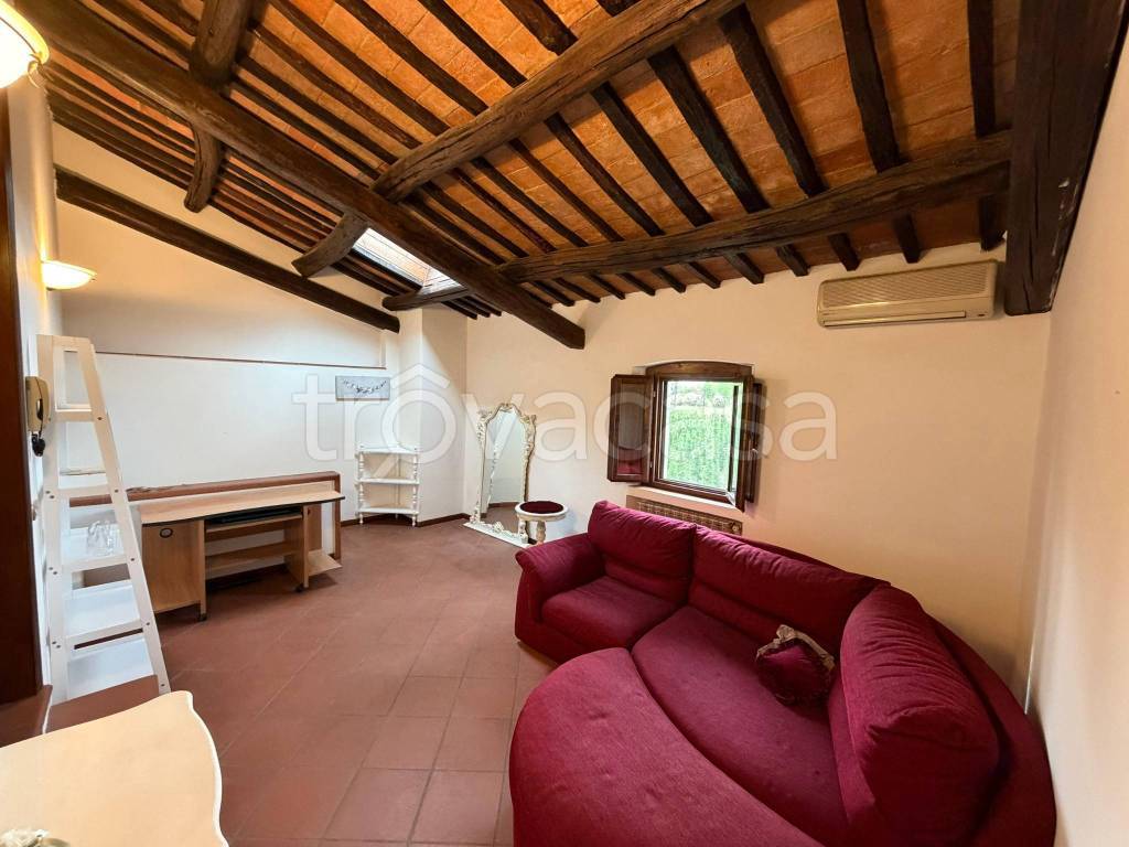 casa indipendente in vendita a Pistoia in zona Bottegone