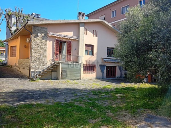casa indipendente in vendita a Pistoia