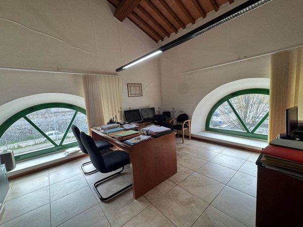 ufficio in vendita a Pistoia in zona Stadio