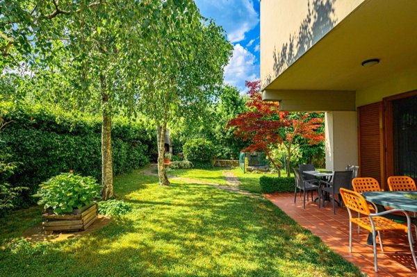 casa indipendente in vendita a Pistoia in zona Pontelungo