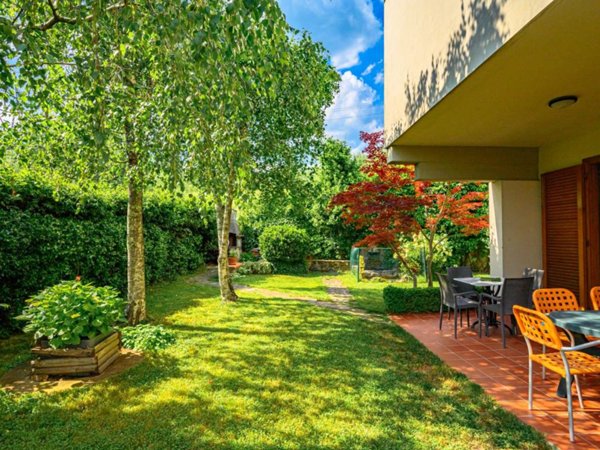 casa indipendente in vendita a Pistoia in zona Spazzavento