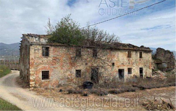 casa indipendente in vendita a Pistoia in zona Campiglio