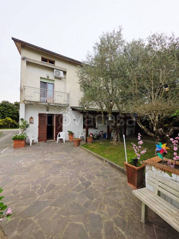 casa indipendente in vendita a Pistoia