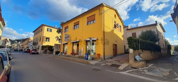 locale di sgombero in vendita a Pistoia