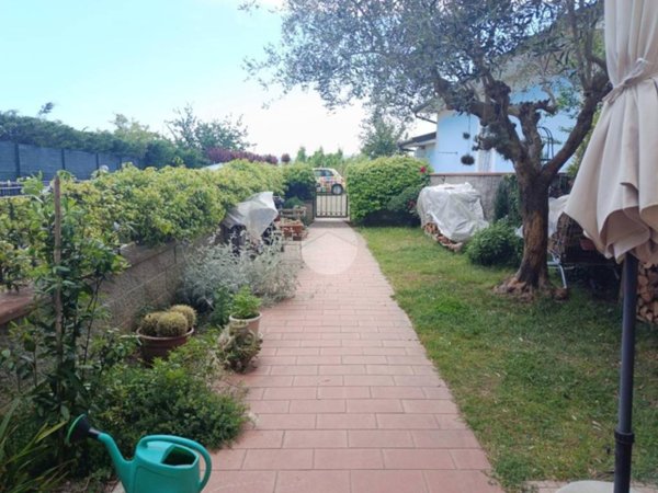 casa indipendente in vendita a Pistoia in zona Acqualunga