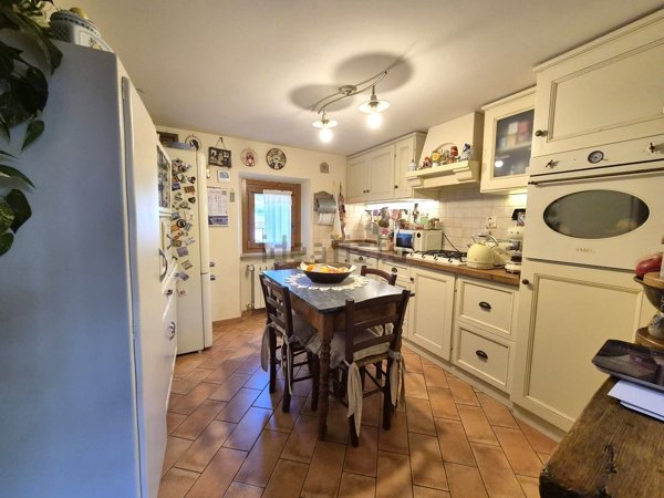 casa indipendente in vendita a Pistoia in zona Baggio