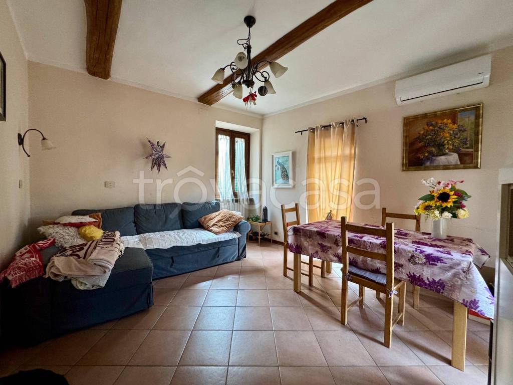 casa indipendente in vendita a Pistoia in zona Centro Città