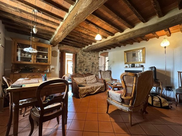 casa indipendente in vendita a Pistoia in zona Campiglio