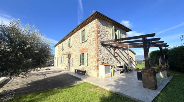 casale in vendita a Pistoia in zona Spazzavento