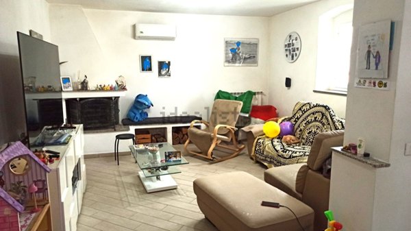 casa indipendente in vendita a Pistoia in zona Bottegone