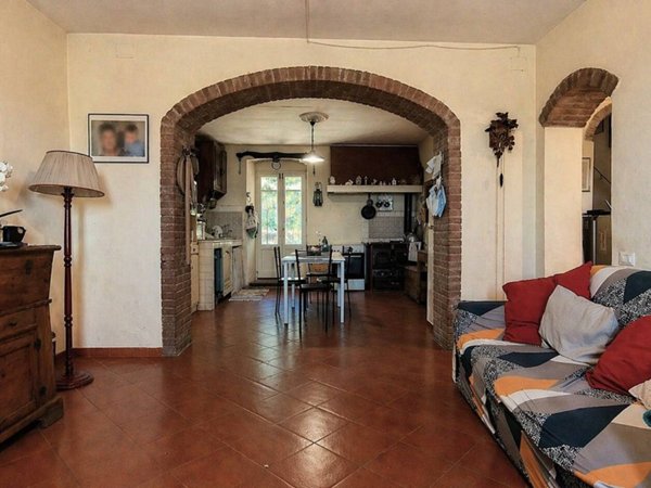 casa indipendente in vendita a Pistoia in zona Le Grazie