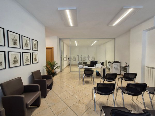locale commerciale in vendita a Pistoia in zona Centro Città