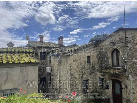 casa indipendente in vendita a Pistoia in zona Campiglio