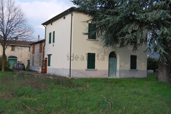 casa indipendente in vendita a Pistoia in zona Cacciaia