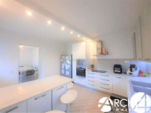 casa indipendente in vendita a Pistoia in zona Centro Città
