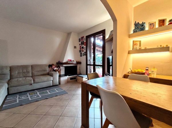 casa indipendente in vendita a Pistoia in zona Pontelungo
