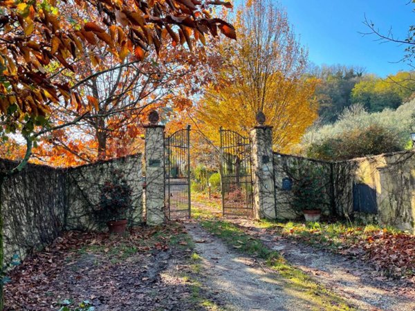 casa indipendente in vendita a Pistoia in zona Spazzavento