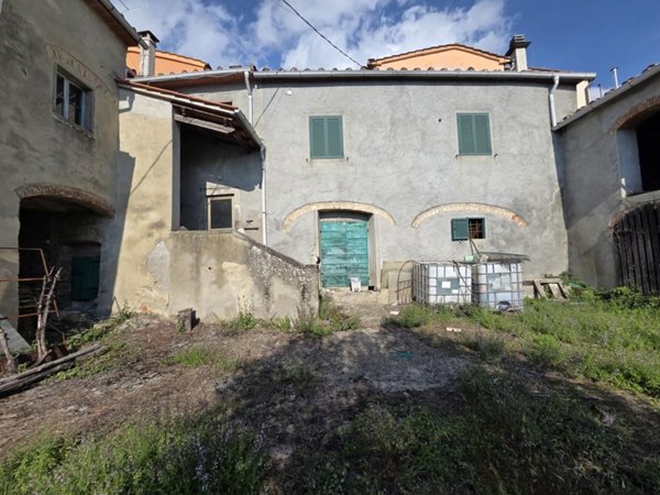 casa indipendente in vendita a Pistoia in zona Baggio