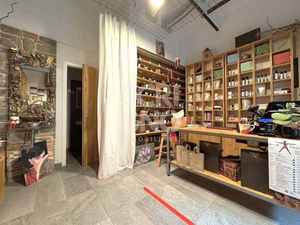 negozio in vendita a Pistoia in zona Centro Città