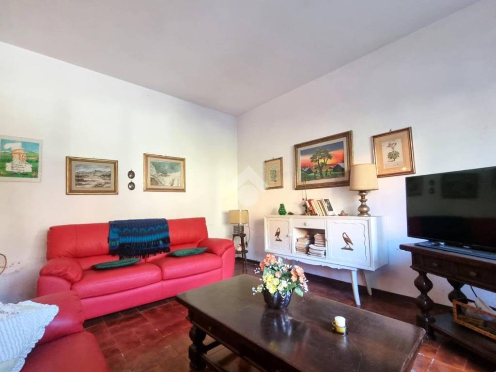 casa indipendente in vendita a Pistoia in zona Le Piastre