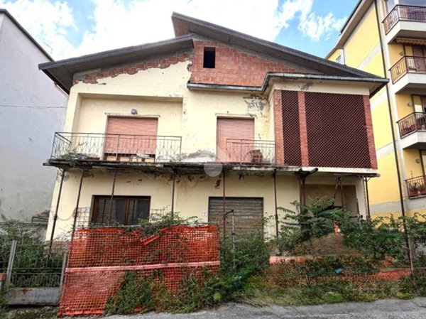 casa indipendente in vendita a Pistoia in zona Stadio