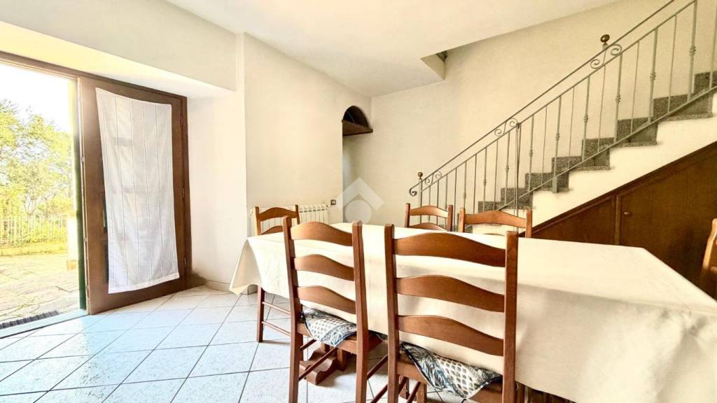 casa indipendente in vendita a Pistoia in zona Valdibrana