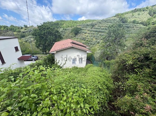 casa indipendente in vendita a Pistoia in zona Villa di Baggio