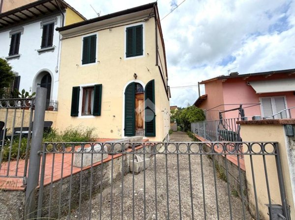 casa indipendente in vendita a Pistoia in zona Stadio
