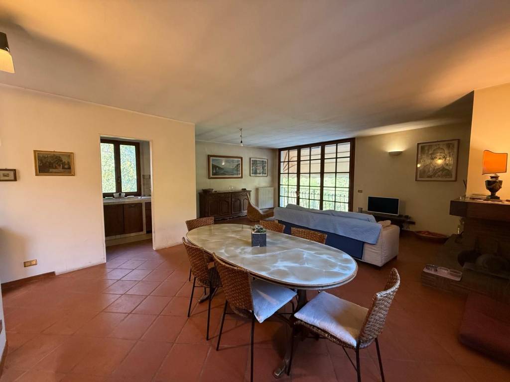 casa indipendente in vendita a Pistoia in zona Campiglio