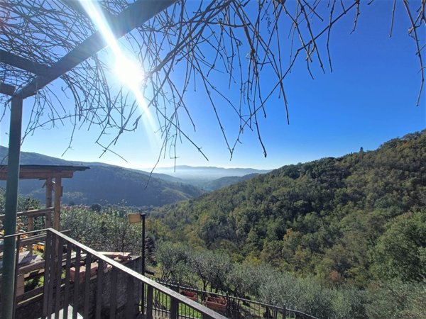 casa indipendente in vendita a Pistoia in zona Santomoro