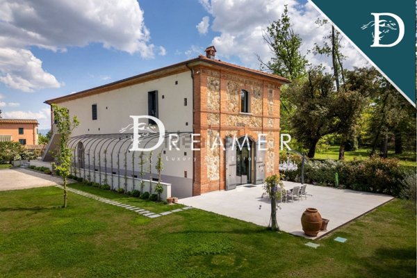 casa indipendente in vendita a Pistoia in zona Centro Città