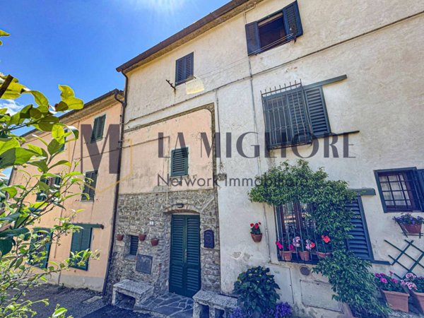 casa indipendente in vendita a Pistoia in zona Valdibrana