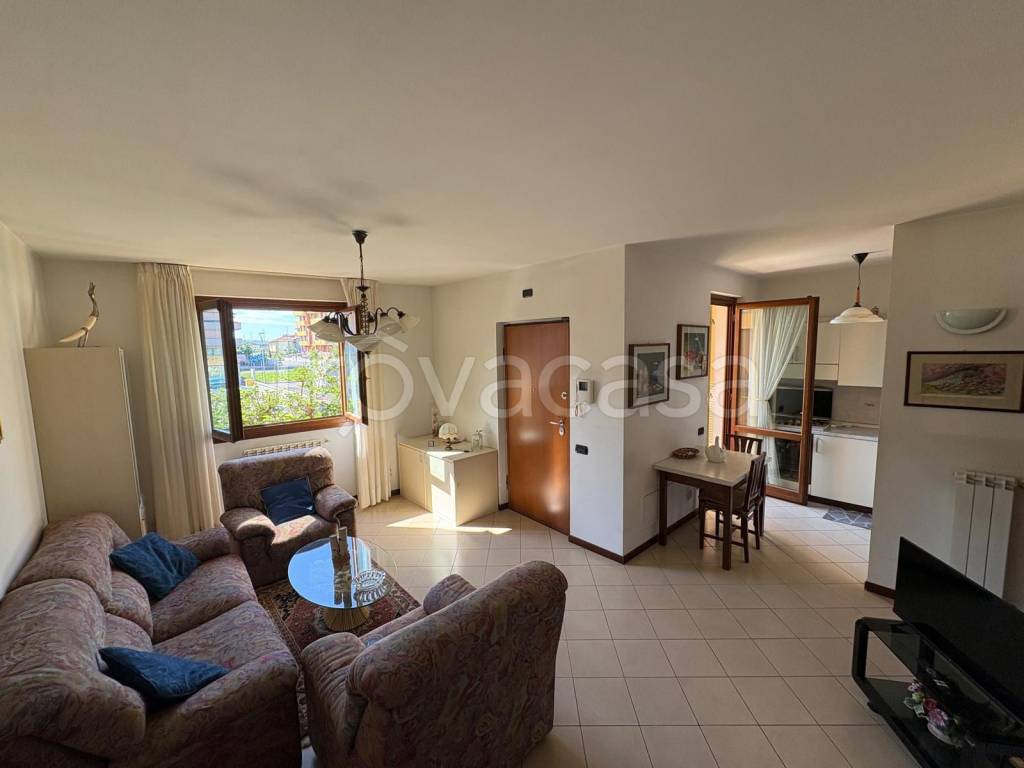 casa indipendente in vendita a Pistoia in zona Bottegone