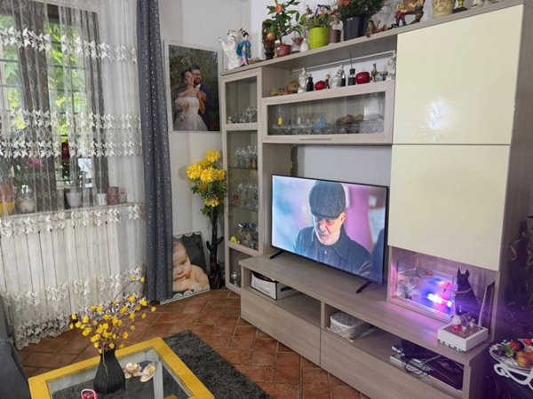 casa indipendente in vendita a Pistoia in zona Bottegone