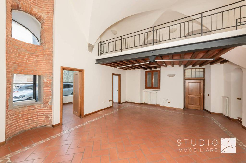 ufficio in vendita a Pistoia in zona Centro Città