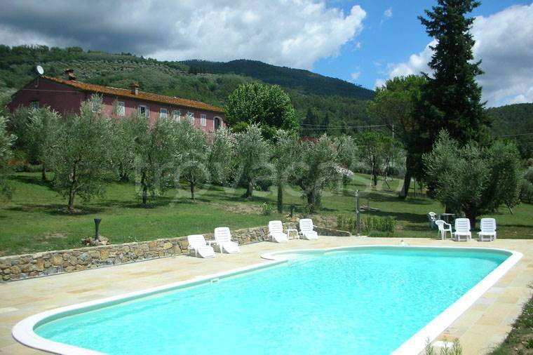casa indipendente in vendita a Pistoia in zona Cacciaia