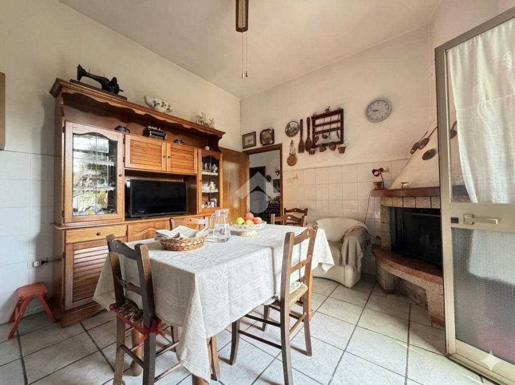 casa indipendente in vendita a Pistoia in zona Stadio