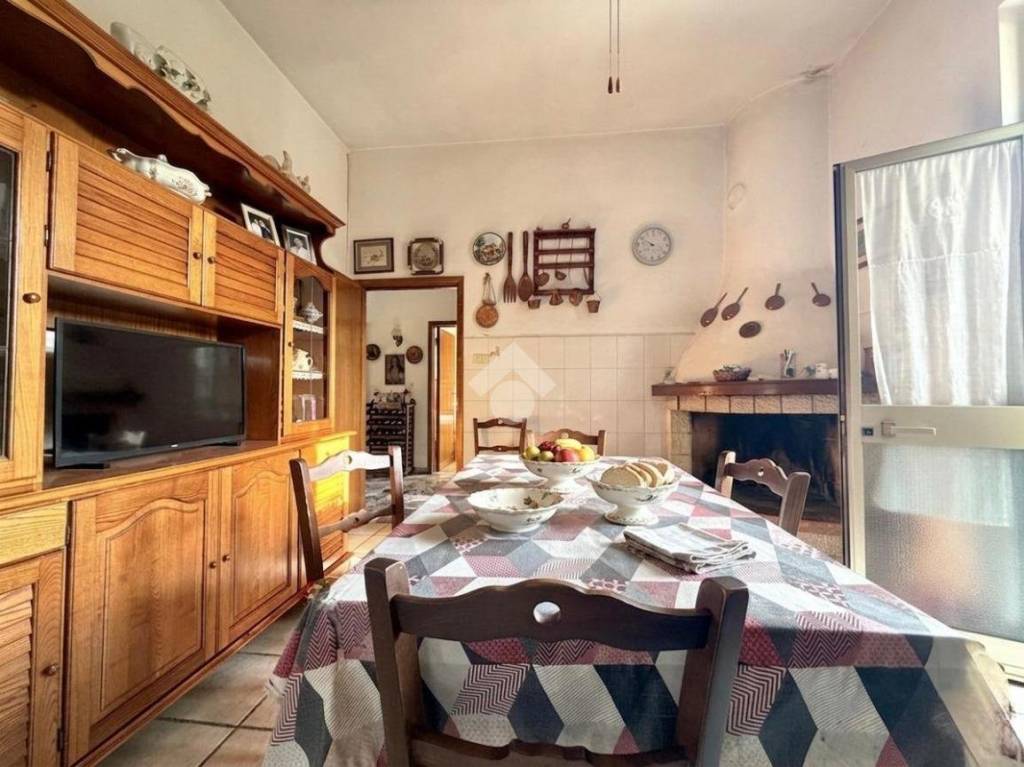 casa indipendente in vendita a Pistoia in zona Stadio