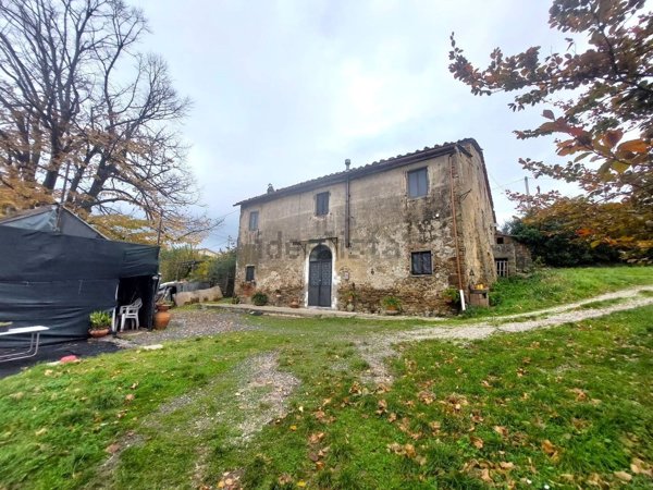 casa indipendente in vendita a Pistoia in zona Cacciaia
