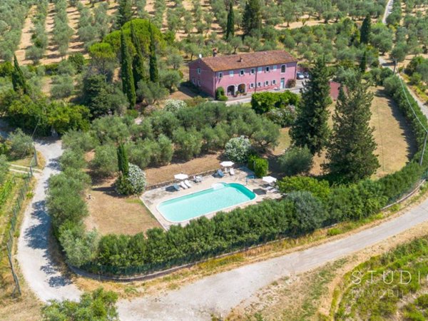 casa indipendente in vendita a Pistoia in zona Cacciaia