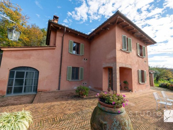 casa indipendente in vendita a Pistoia in zona Le Grazie