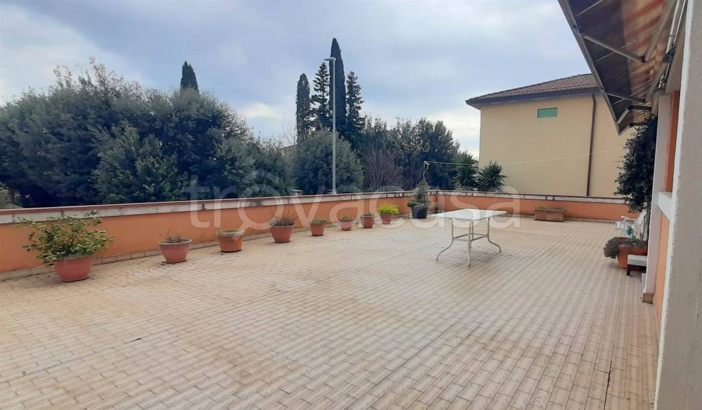 appartamento in vendita a Pistoia in zona Stadio