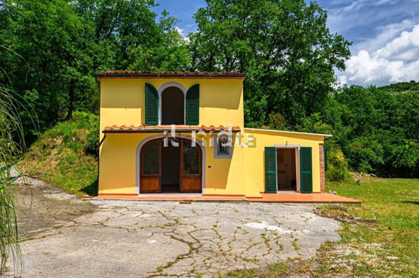 casa indipendente in vendita a Pistoia in zona Centro Città