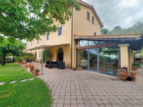 casa indipendente in vendita a Pistoia in zona Stadio